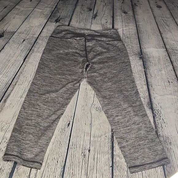 Old Navy -115‎ Active capri leggings Small - Picture 3 of 4